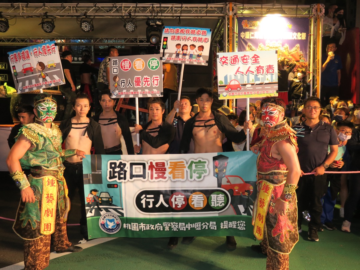 壢警前進中壢仁海宮媽祖文化季 宣導交通安全觀念 IMG 4680