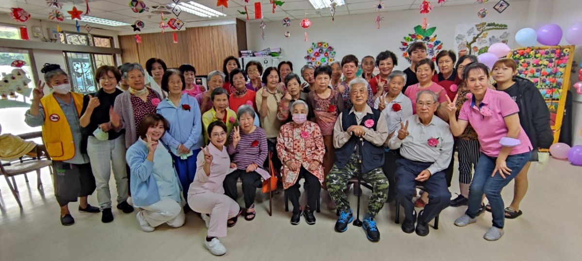 溫馨母親節 北榮桃園分院感恩奉茶活動登場 LINE ALBUM 20230512 母親節感恩奉茶 230512 31