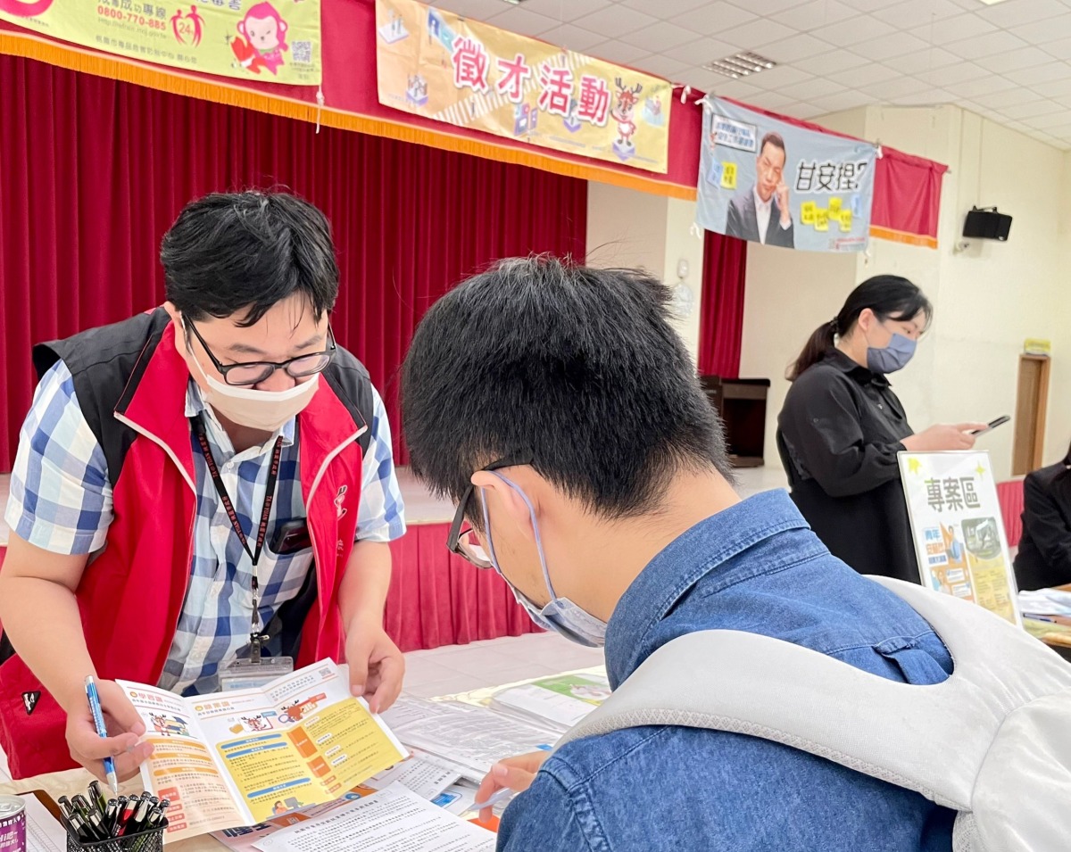 桃園就服處、觀旅局舉辦徵才活動 吸引212人到場求職 S 165552200