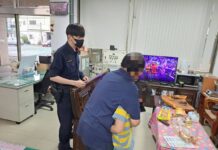 祖孫單車行暢遊桐花祭 8歲孫迷途幸遇龍潭警助返家