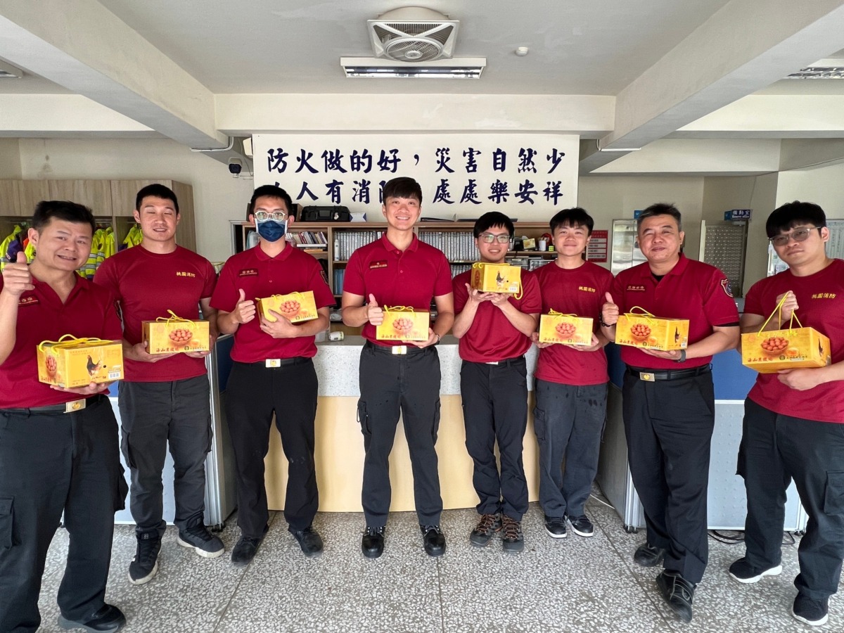 慶祝國際護師節 桃市義消慰勞第一線醫護人員 S 232587288
