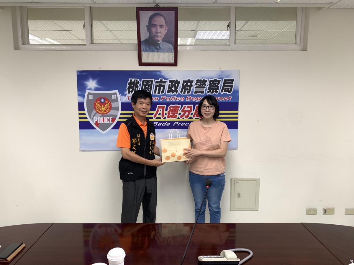 歡慶母親節!八德分局贈蛋糕慰勉警察媽媽辛勞 S 25706548
