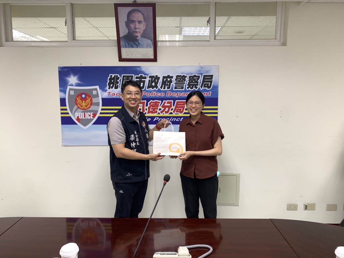 歡慶母親節!八德分局贈蛋糕慰勉警察媽媽辛勞 S 25706552