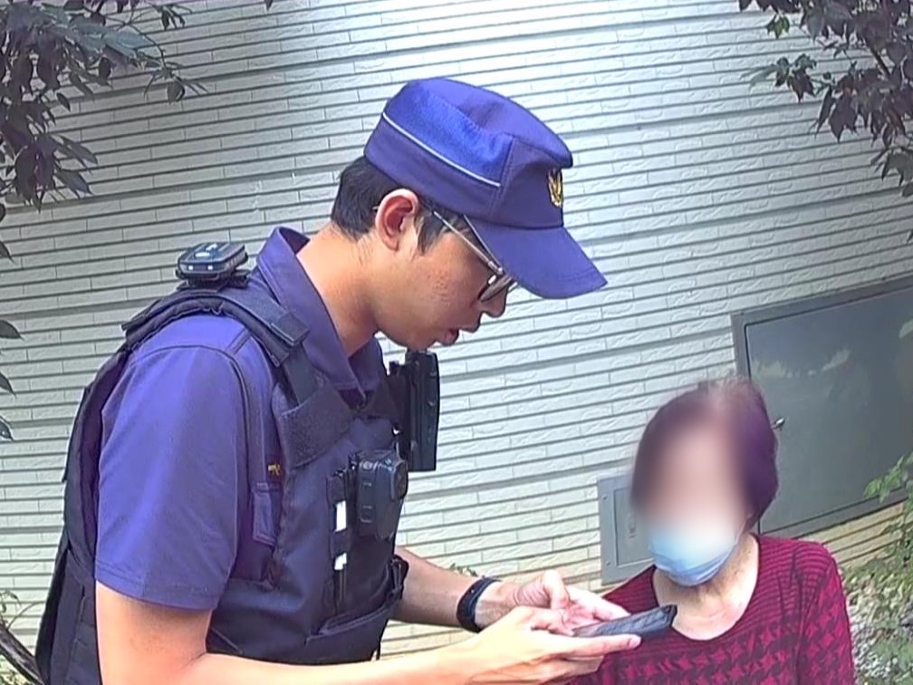 失智老婦獨坐路邊 龜山警憑超強記憶力助其返家 S 60408055