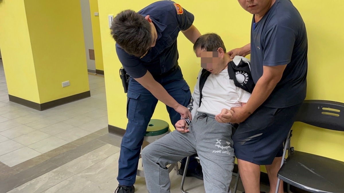 中年男臉色慘白至派出所求救 楊梅警消及時伸援 S 8896577