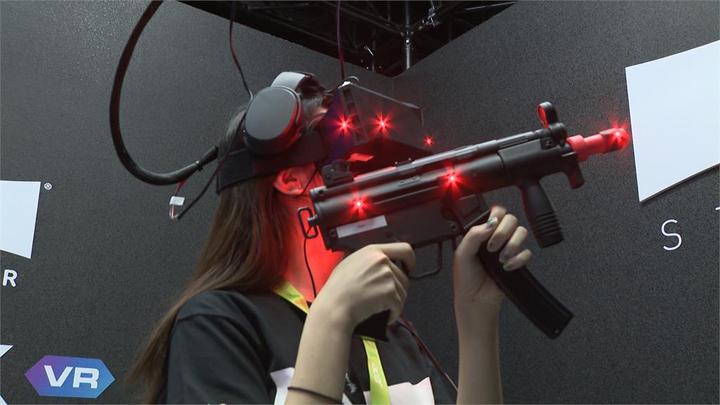 輝達財報優 黃仁勳:AI商機30兆 台廠黃金機會