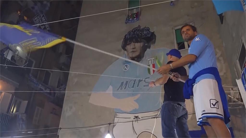 拿坡里睽違33年奪義甲冠軍 球迷瘋狂慶祝