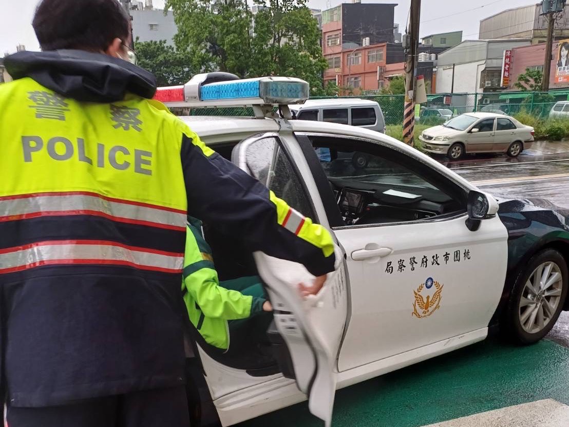 楊梅考生跑錯試場!巡警火速救援順利應考 wp 1684636985359