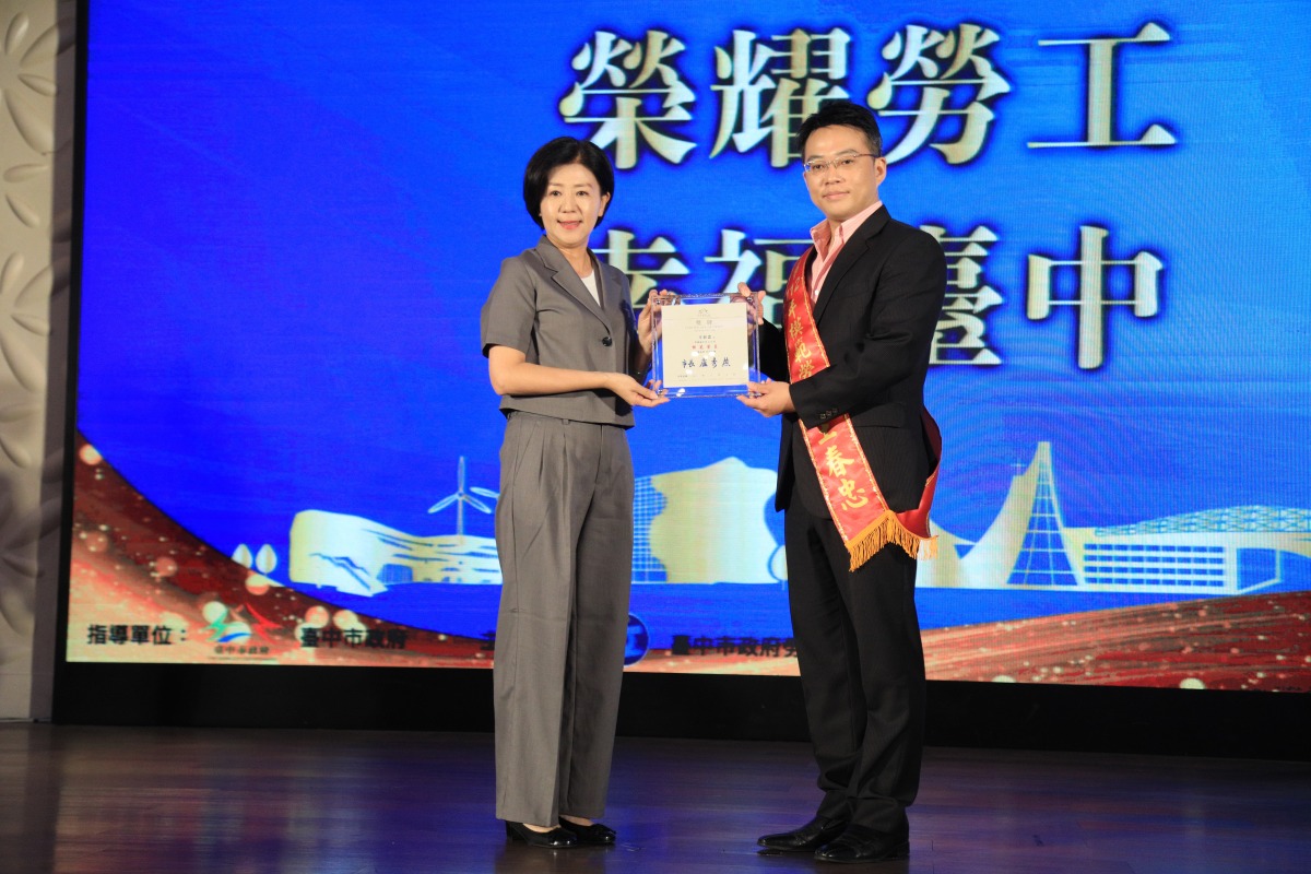 彰顯勞動價值 台中模範勞工、移工獲表揚 台中市銀樓業職業工會推薦的模範勞工王春忠先生