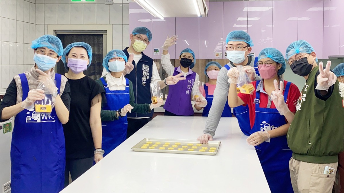 夢想起飛工作坊青年與來賓們一同製作餅乾，活動成功圓滿2