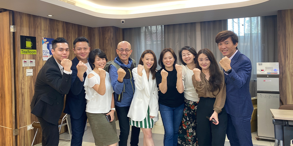 邀請業界名師與東杰領袖，竭盡心力共同為國內孩童成長市場推動。東杰生醫提供