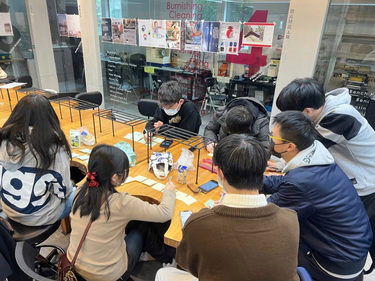 德國紅點設計概念競賽傳捷報 龍華科大8件作品入圍 龍華科大文創系師生表現亮眼 8作品入圍德國紅點設計概念賽 1