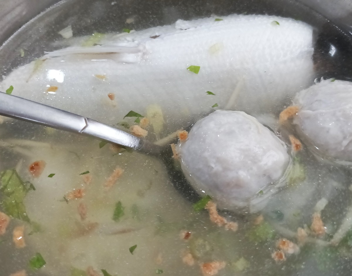 副刊/虱目魚的滋味(下) 0620副刊魚肚魚丸粥伊倪思