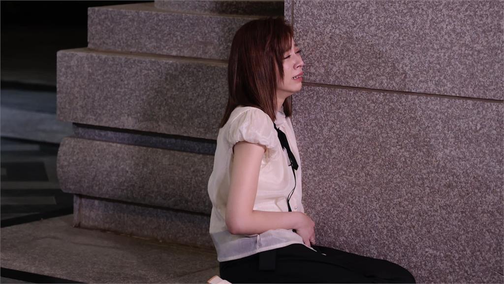 王瞳得知「雙俊杰」真相!崩潰哭倒暖爸懷裡惹心疼