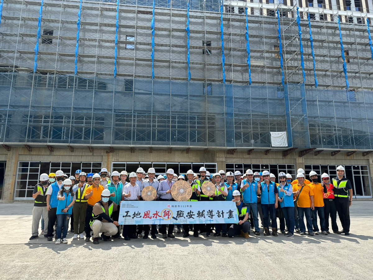 桃市勞檢員化身「工地風水師」 為職安把關 1120606 營造業科 工地風水師 照片1