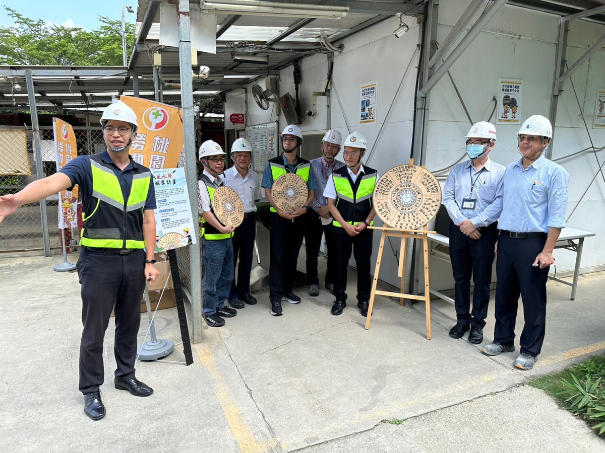 桃市勞檢員化身「工地風水師」 為職安把關 1120606 營造業科 工地風水師 照片3