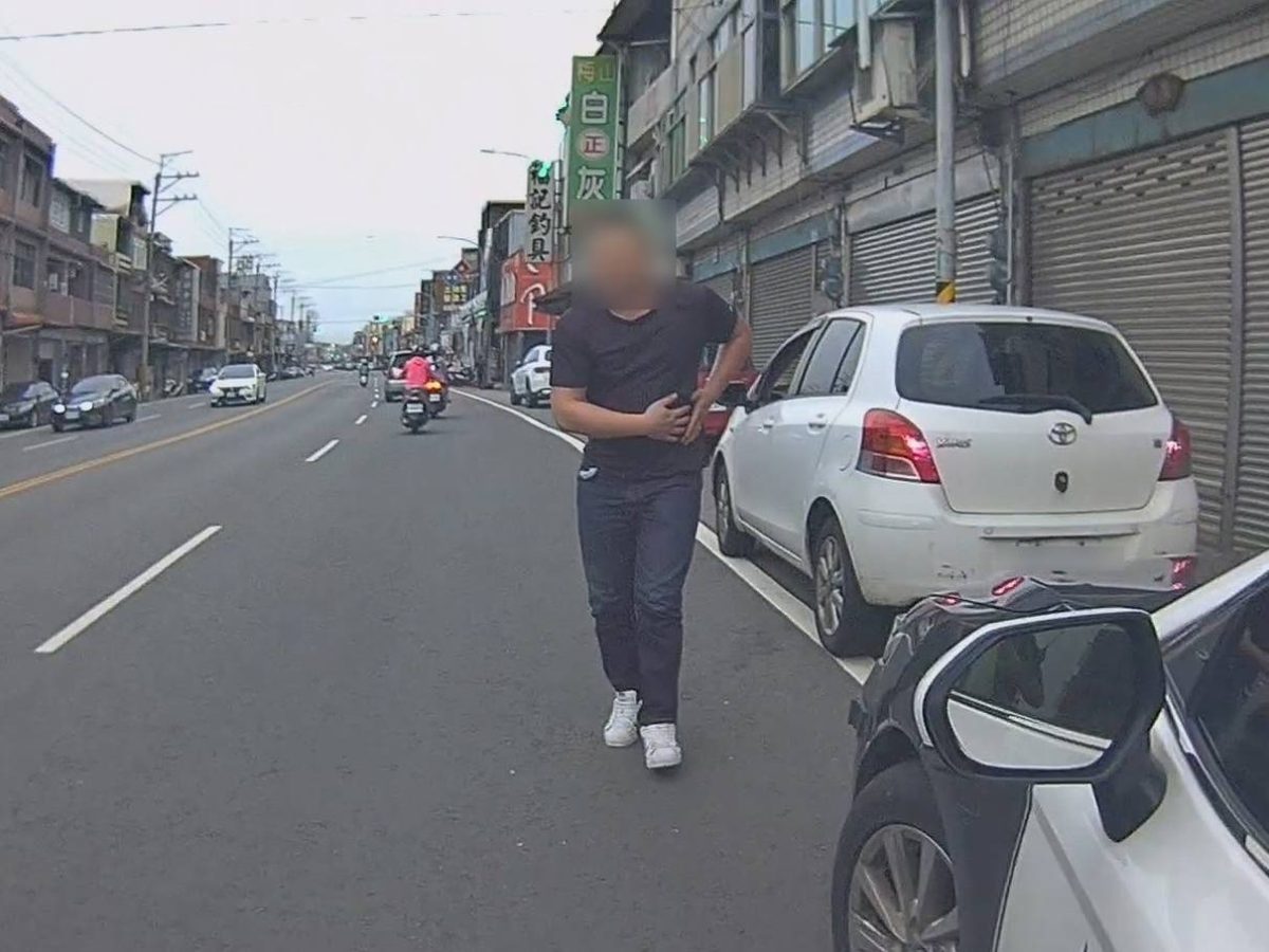 男子抱肚下車險痛暈 平警開道6分鐘送醫 183648 scaled