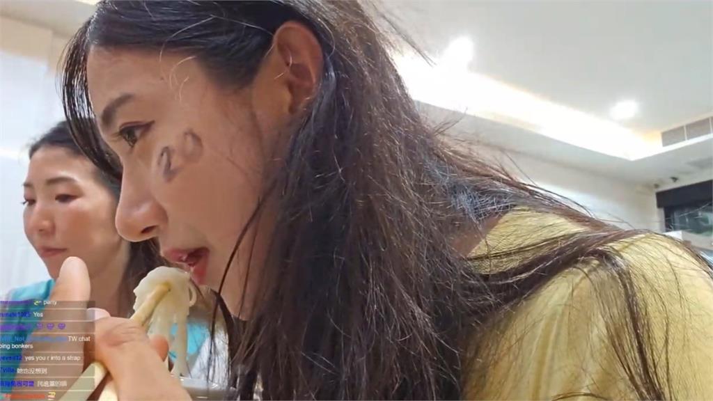 企鵝妹遭疑政治立場 被嗆「飯局妹」她怒飆粗口