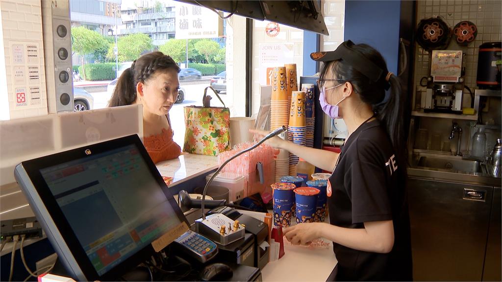 飲料店漲聲響起!消費者哀喊:銅板價小確幸不再