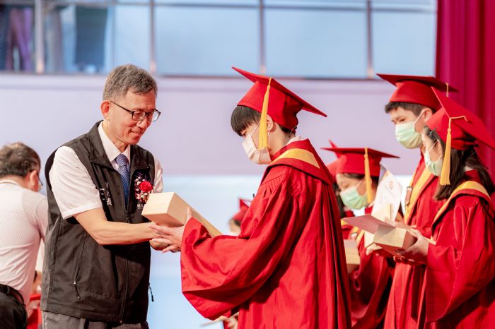 新興國際中小學畢業典禮登場 王明鉅引賈伯斯名言勉勵學子 20230608113402663