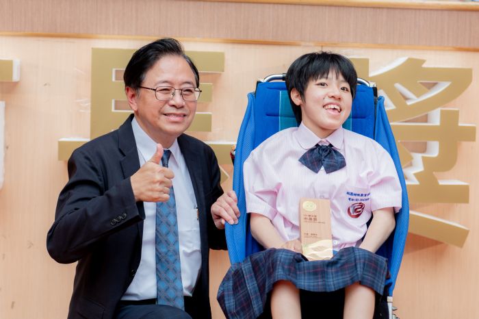 張善政勉勵畢業生持之以恆 668名國高中學子榮獲市長獎 20230608175257644