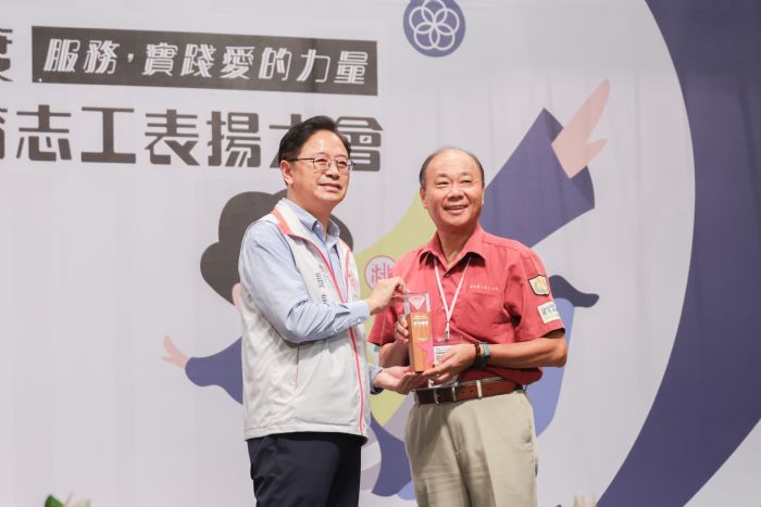 守護孩子平安上下學 張善政表揚交通導護、教育志工 20230621162757014