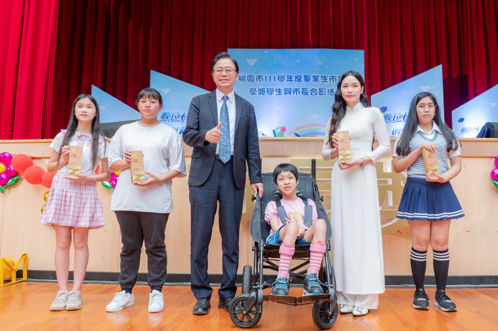 張善政盼畢業生發展無限 870名國小生榮獲市長獎 2023671844 44 4