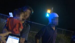 一石二鳥！警攔查違規機車 騎士、乘客都是通緝犯