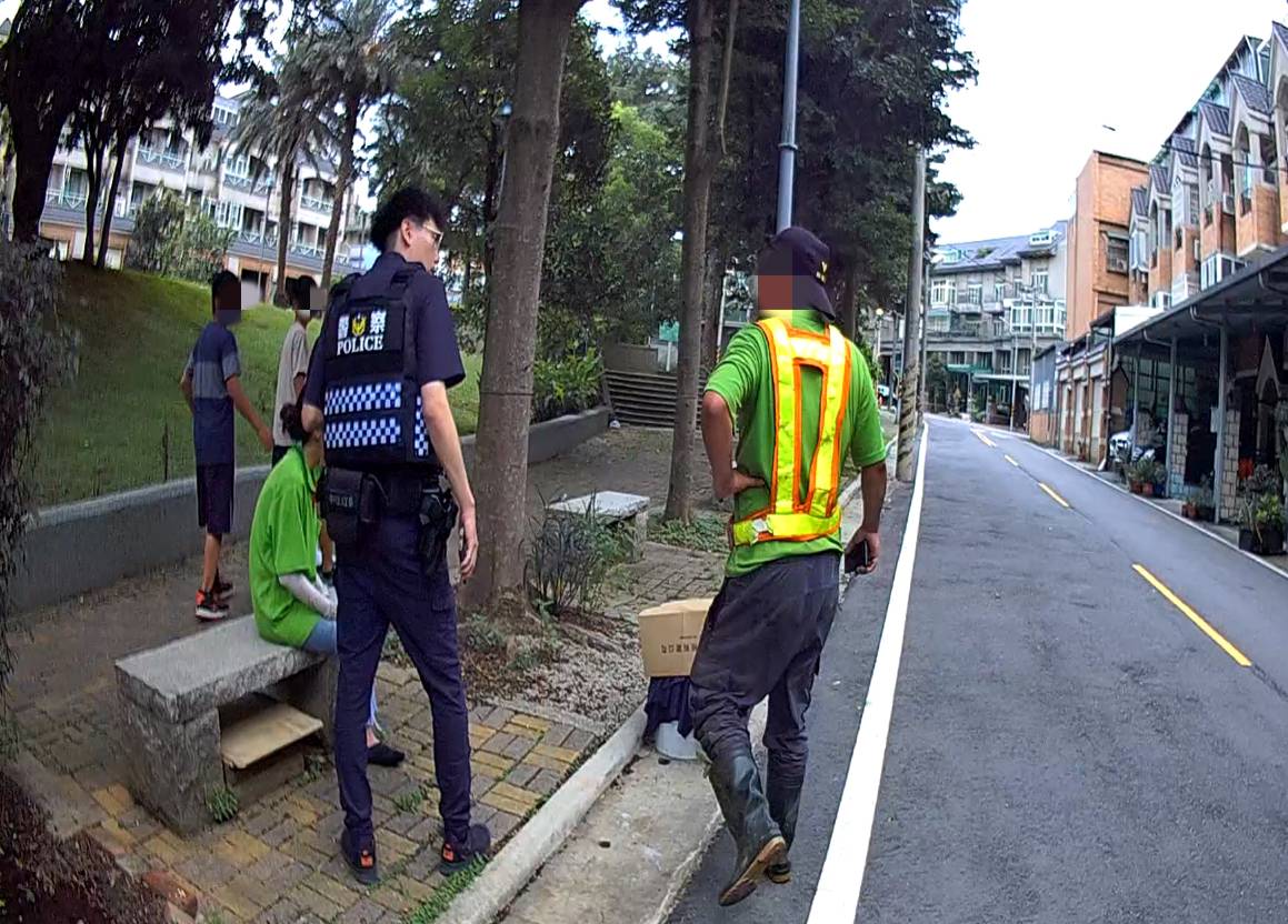 情侶公園除草爆口角 警到場發現他竟是通緝犯 281220