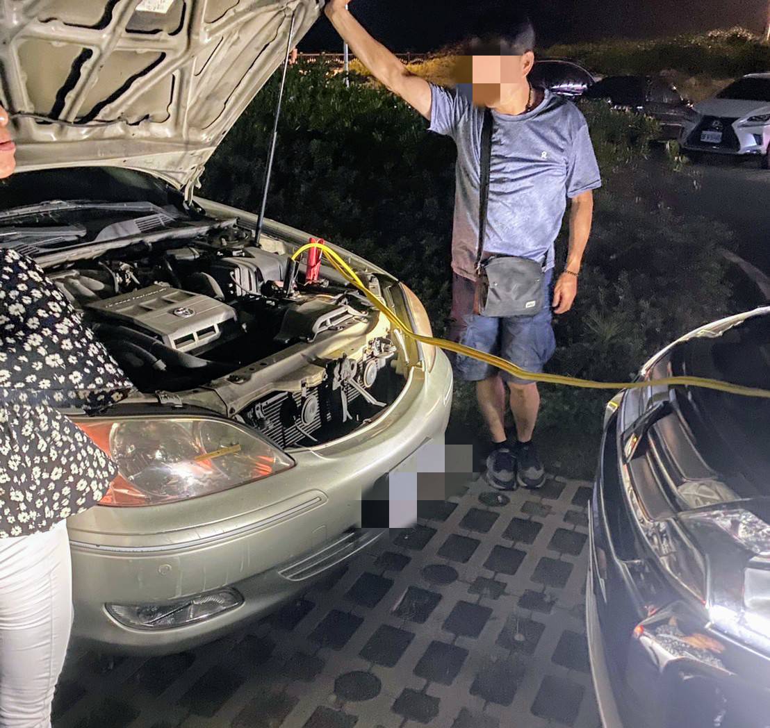 夫妻困竹圍漁港停車場 大園警助其返家 281726