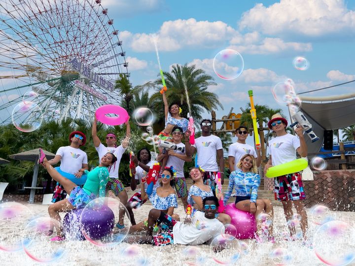 3.「泡泡！夏Party！」，在沙灘上以音樂、舞出夏日舞蹈、雜耍、特技，並且與遊客來場最