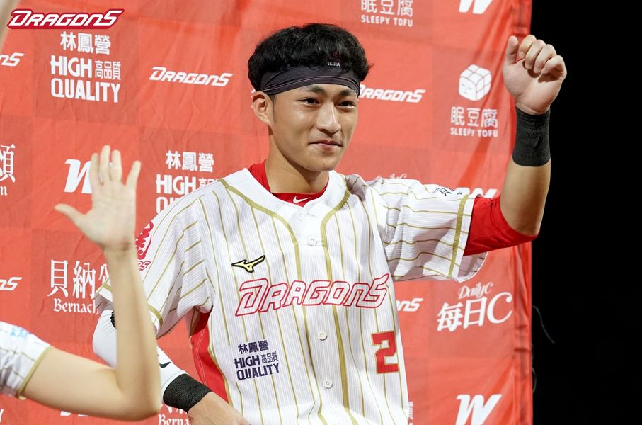 樂天陳克羿開局遇亂流 郭天信開轟演出猛打賞率味全奪勝 352353800 162471496652612 6802440865616365416 n