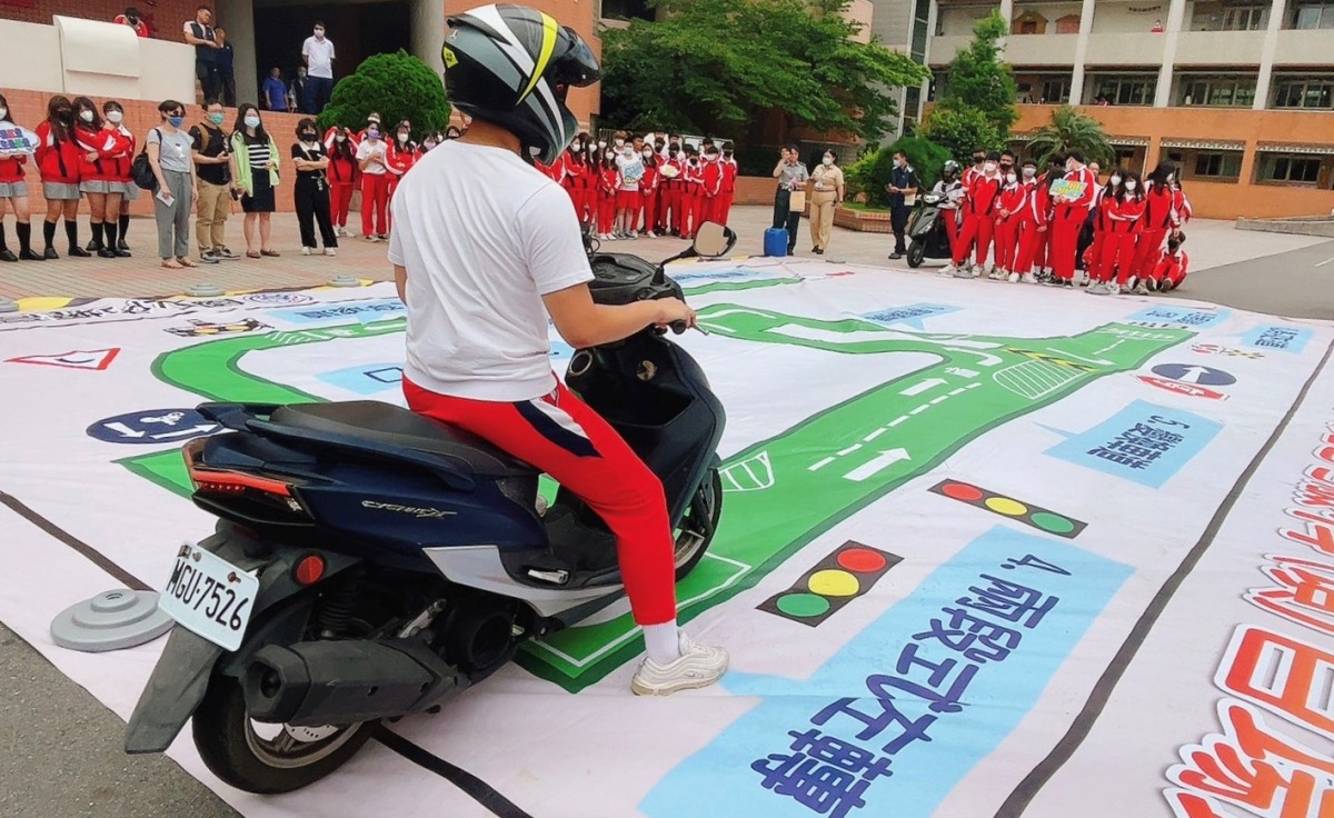 桃市教育局攜手中壢監理站 校園舉辦機車安全駕駛課程 352728316 644264711064328 3824132647241832722 n