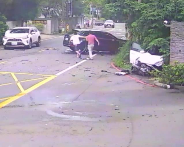 【有片】車禍肇逃還打人 涉案男自稱頭痛才離開 45465465463