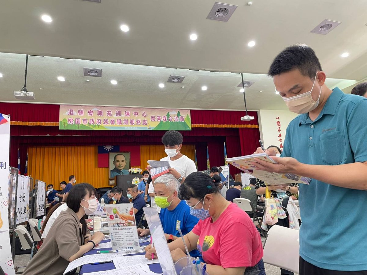 桃園就服處攜手退輔會變身求職神隊友 徵才活動媒合率86% 582395 scaled