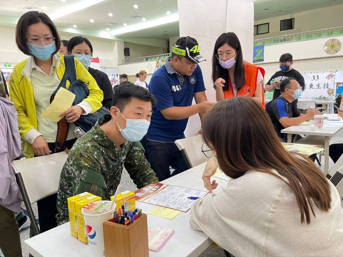 桃園就服處攜手退輔會變身求職神隊友 徵才活動媒合率86% 582475 scaled