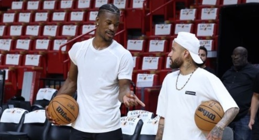 熱火主場重量嘉賓!巴特勒揪好友內馬爾踢籃球