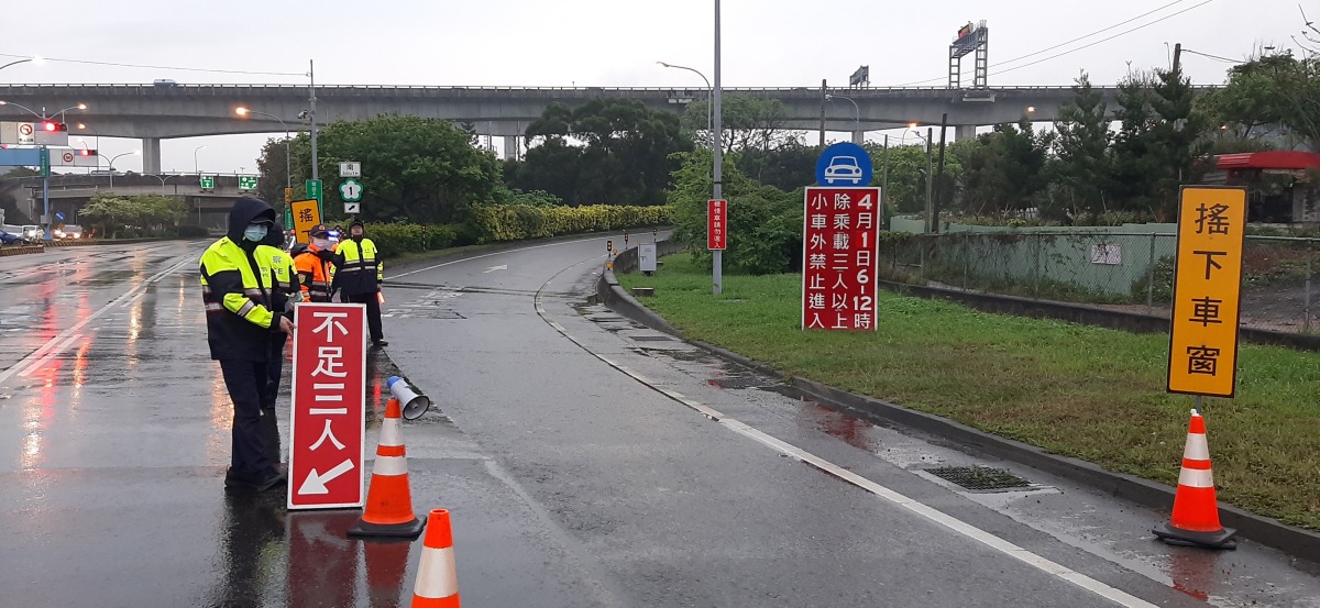 道路看板大型大特進入禁止-