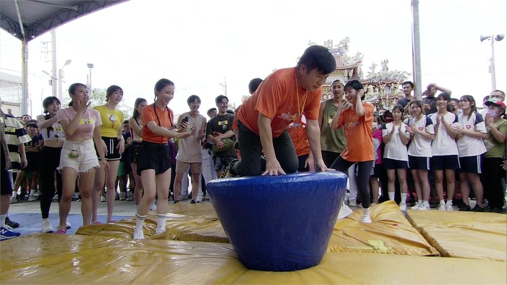 胡瓜又摔又爬真人示範「立蛋」!慘摔嚇壞全場