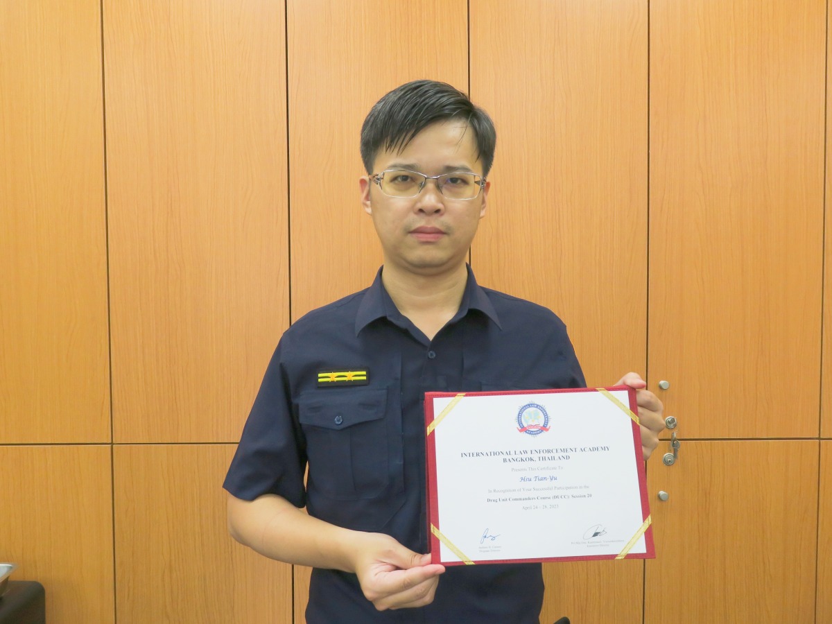 桃市警備隊長自費出國受訓 打擊毒品犯罪獲警署表揚 IMG 4733 副本