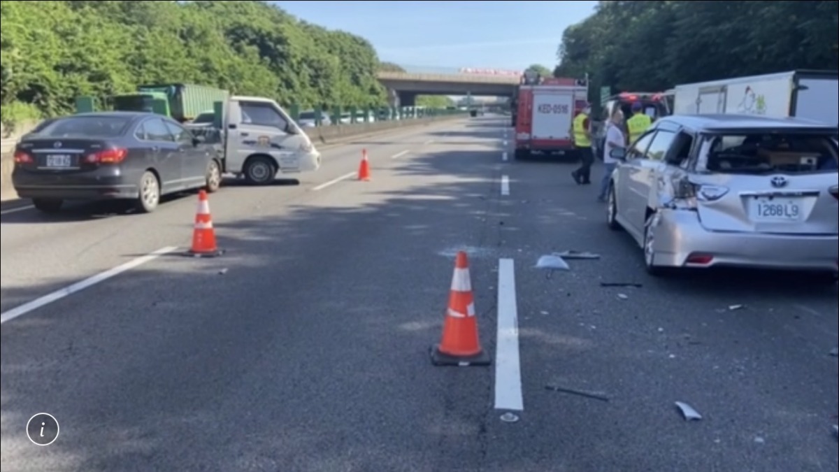 國2八德路段4車追撞 2人傷勢曝光 S 213172240