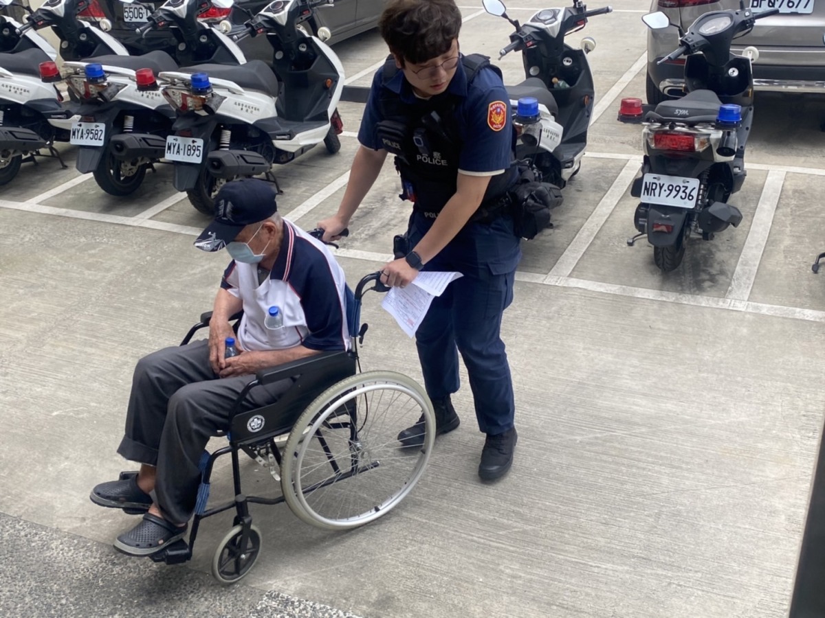 8旬失智翁迷途 壢警「靠這本」助返家團圓 S 25747916