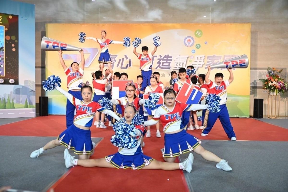 中油歡慶77周年 啦啦隊表演熱情助陣 S 4866402 scaled