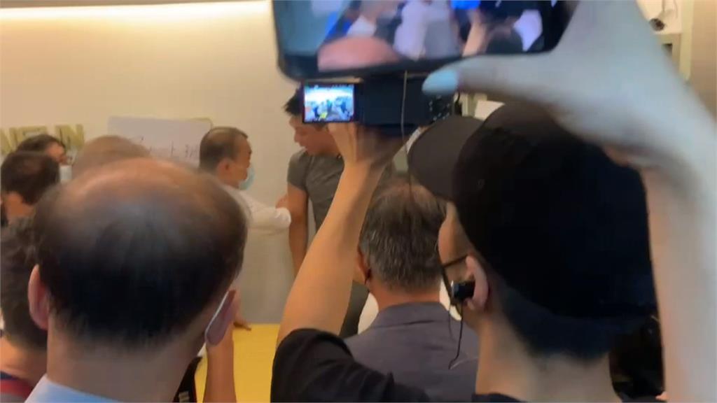 電梯門口開董事會 劉偉龍當選泰山新任董事長