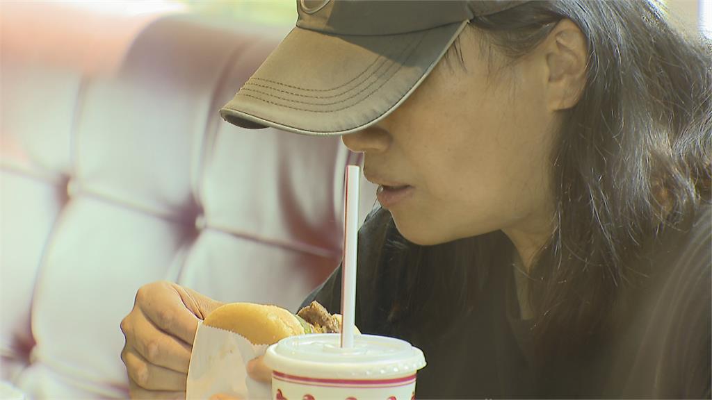 美知名漢堡店來台快閃 清晨5點出現排隊人潮