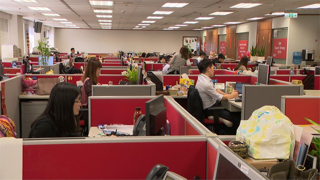 32K降薪變回基本工資? 勞動部:片面減薪可罰百萬