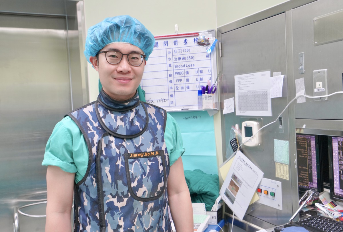 免輸血、2天內可出院?聯新國際醫打破你對脊椎手術的想像 圖2 何京澤醫師表示單孔脊椎內視鏡減壓手術在新科技的加持下能達到高標準的精準醫療
