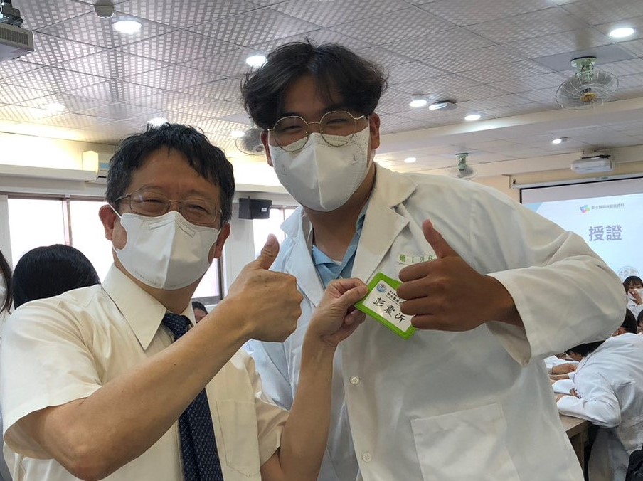 圖3：新生醫專醫保科教師，為校外實習生加油！圖：新生醫專提供