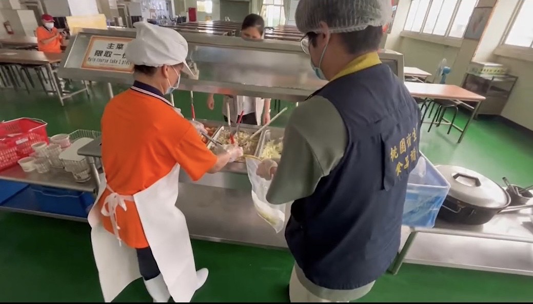 全台首創!桃園推「一企業一食安志工」計畫 讓員工吃得健康 新聞稿 午餐抽驗