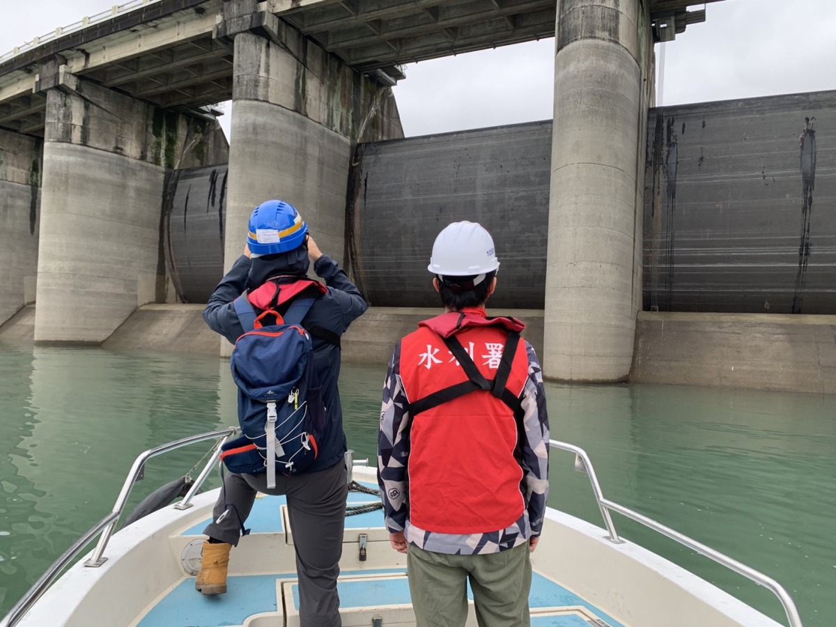 石門水庫蓄水量逾八成 北水局加強完成安全整備 溢洪道弧型閘門檢查
